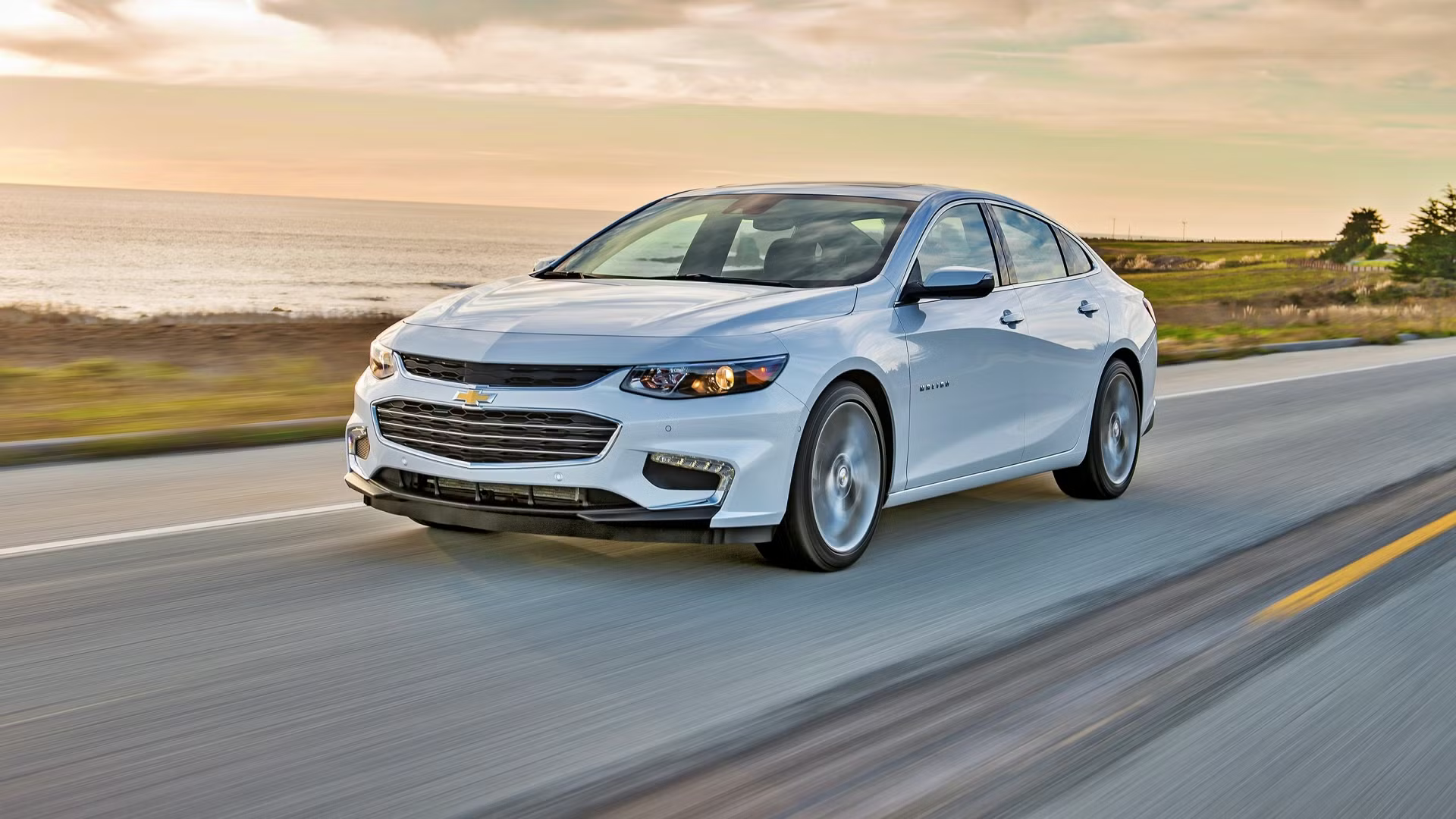 9th gen Chevrolet Malibu front (pre-facelift) three-quarter